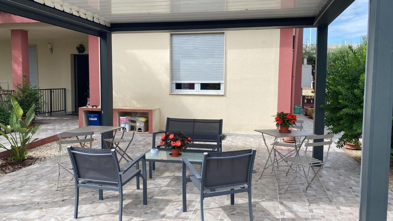 Bed&Breakfast Villa Nora Куарту-Сант'Элена Экстерьер фото